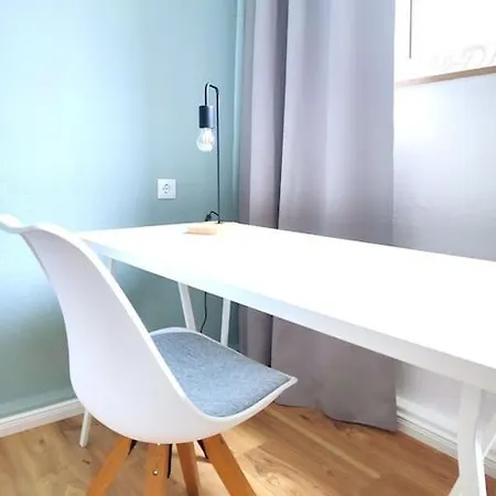 'bright 5' Wlan, 52 Qm Wohnung, Küche, Innenstadt Schötmar, 50 M Bis Schlosspark Apartment Bad Salzuflen